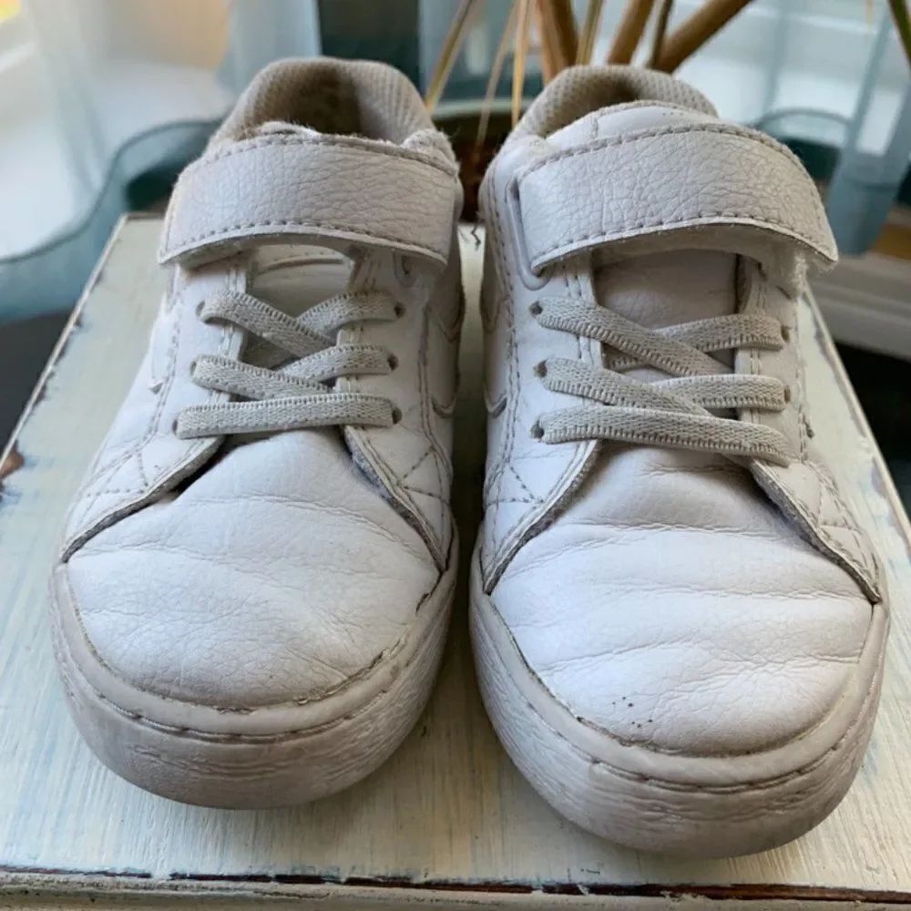 Children's Place White Leather Sneaker Size 10